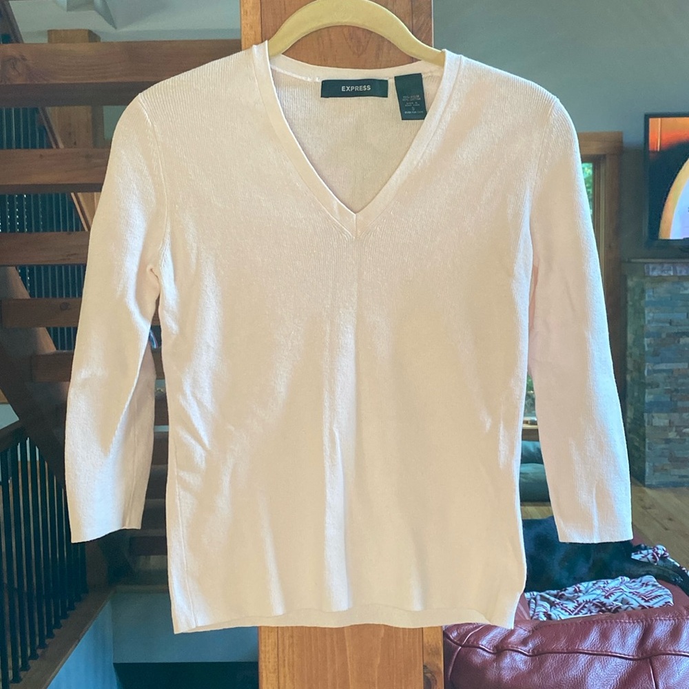Like new Express V-Neck Sweater in Pale Pink, size S